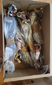 Basisteile der Hurde-Erweiterung im Karton